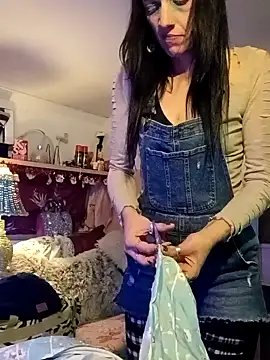 whitetrashdirtyslut webcam