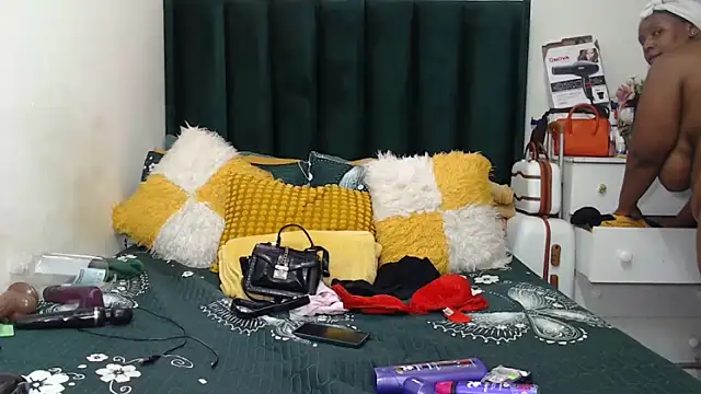 GaggingQueenxx webcam