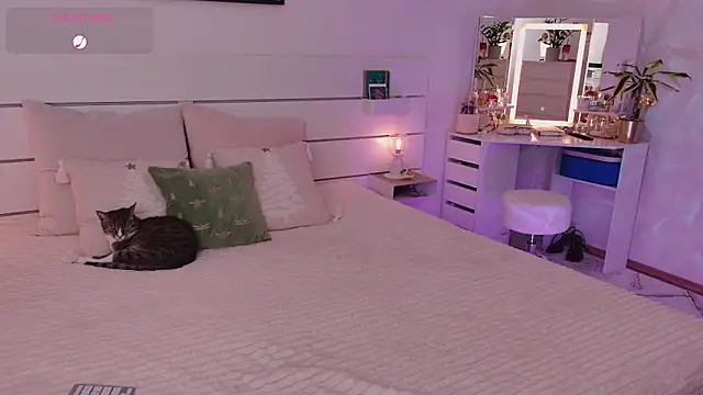 chillwithella webcam