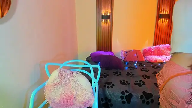 khloe21 - Khloe21's free webcam - UK Sex Cams