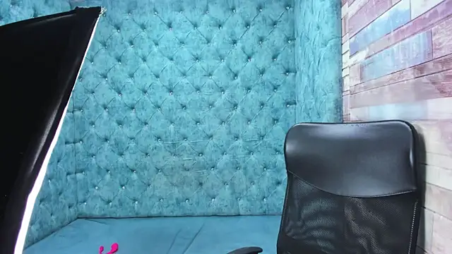 victoria_14 - Victoria_14's free webcam - UK Sex Cams