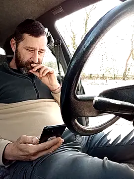 bzh45 (Ask my age) - Last Tipper control my TOY 2min