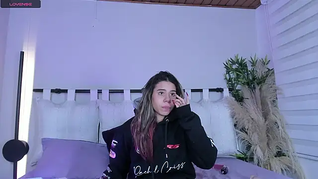 Rachell_criss webcam