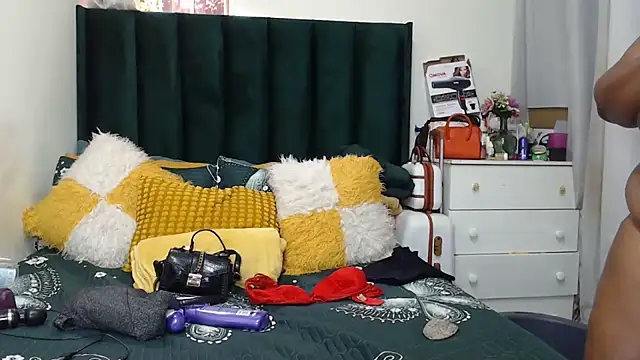 GaggingQueenxx webcam