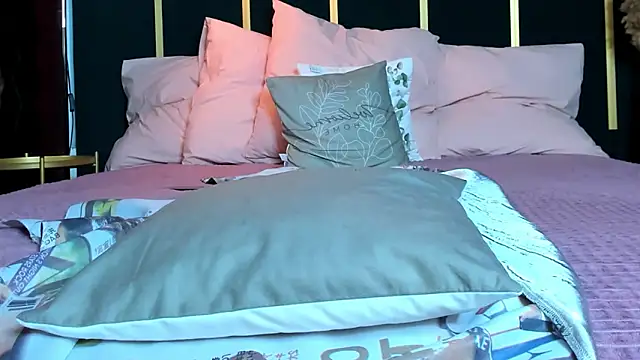 alejandroellias (M twink) - 30 naked push-ups