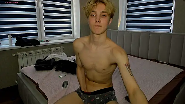 bunnyblush67 (M twink) - jerking off a dick in panties