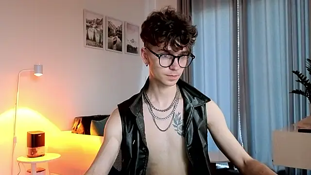 Joseph__Quinn webcam