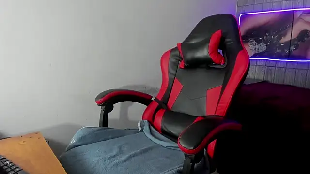 ashley-17 - Ashley-17's free webcam - UK Sex Cams