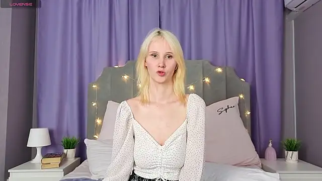 crystallili - CrystalLili's free webcam - UK Sex Cams