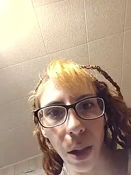 tightliittlewetrheobbing webcam