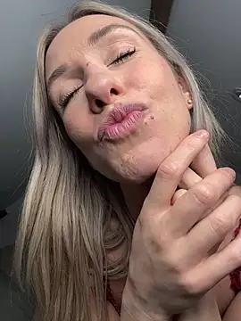 lola_tentatiion webcam