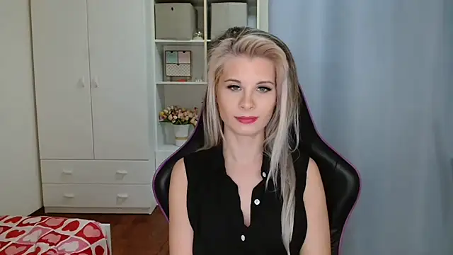 KristineGlow webcam
