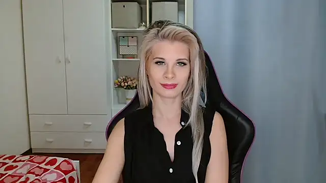 KristineGlow webcam