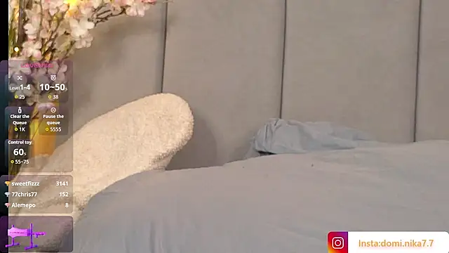 BiggieBoobies webcam