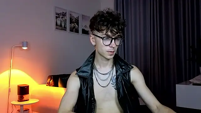 Joseph__Quinn webcam