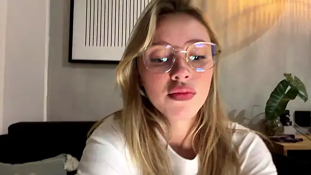 MartinaDeoliveir... Live Webcam on Stripchat