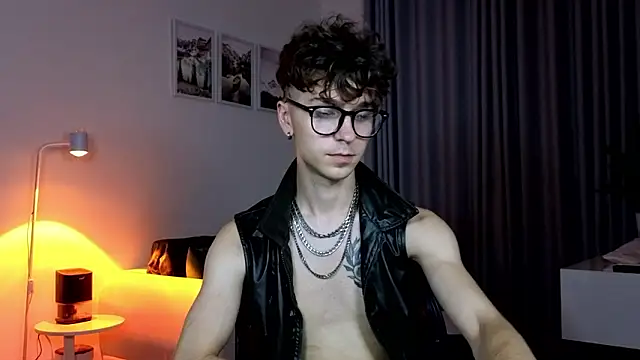 Joseph__Quinn webcam