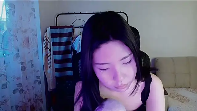 aprilonilll - AprilOnilll's free webcam - UK Sex Cams