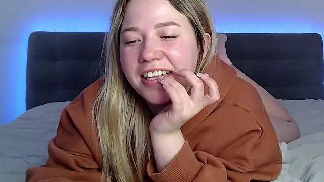 Embersweetbunny webcam