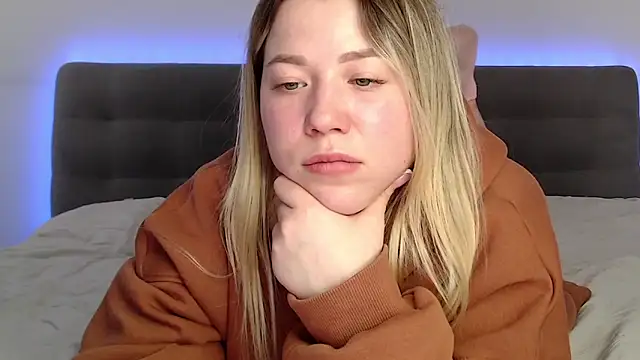 Embersweetbunny webcam