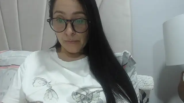 naughthyany16 - Naughthyany16's free webcam