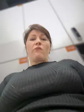 ZhenjaPoledance webcam