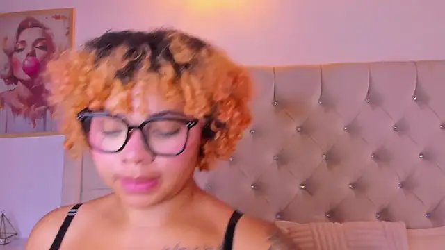 Eloisa_cleavage_ webcam