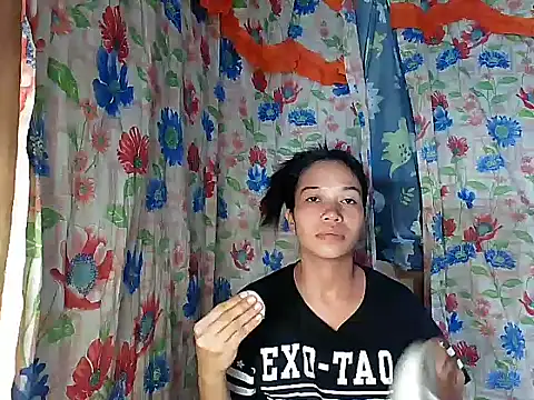 PinaySkinnyGirl webcam