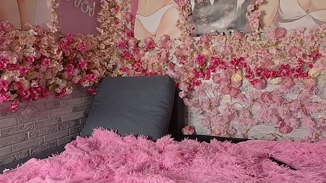 KinkyFriedChicks webcam