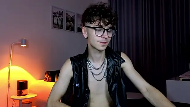 Joseph__Quinn webcam