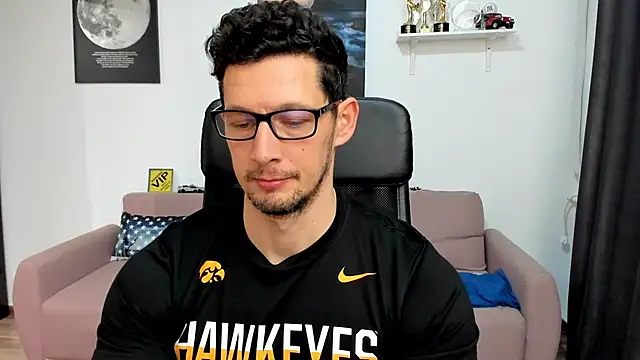 brutusk08 (Ask my age) - Cumshot in freechat !