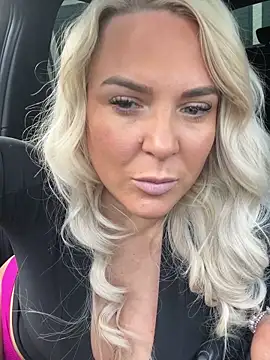 Bustyblondebabe32 webcam