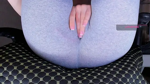 Cameltoe_squirt_inPants