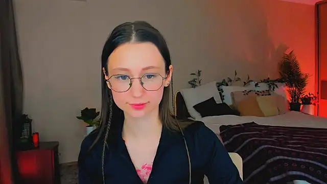 yourlovellystory - YourLovellyStory's free webcam - UK Sex Cams