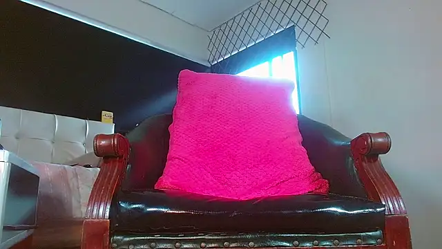 bellatrixx_69 - Bellatrixx_69's free webcam - UK Sex Cams