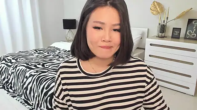 Brunette_Charm webcam