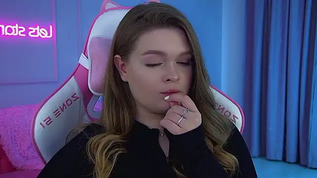 crystallyons - CrystalLyons's free webcam - UK Sex Cams