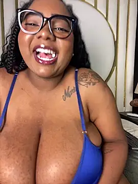 Webcam Model (angelGgold) is live