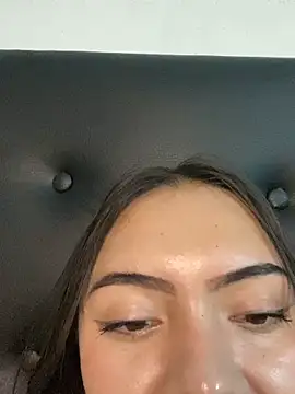 valepradaoficial - Valepradaoficial's free webcam - UK Sex Cams