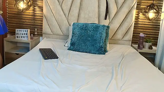 NatashaRoss_t webcam