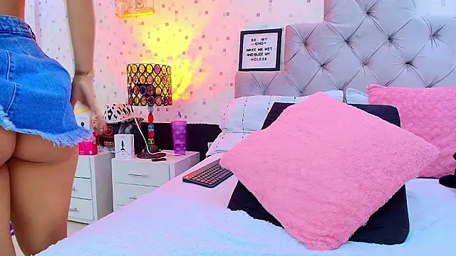 julietareyess - JulietaReyess's free webcam