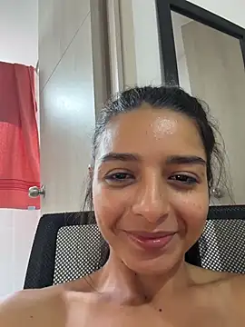 Webcam Model (violeta365)  is live.Free join now!