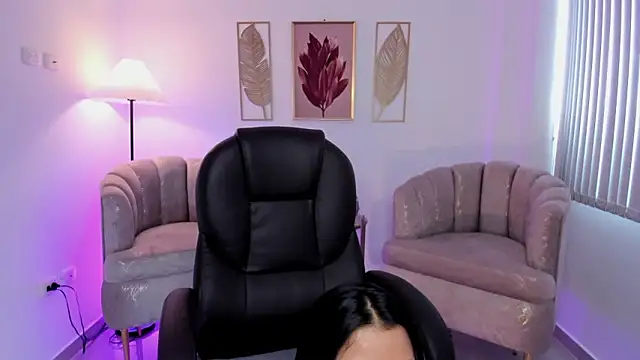 Layla_Breezee webcam