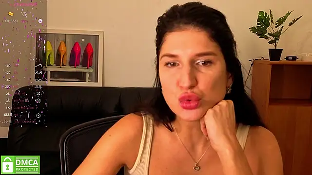 alianna_solo_kisses - Alianna_Solo_Kisses's free webcam - UK Sex Cams