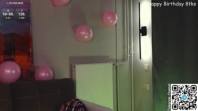 ittybittytittykiraa webcam