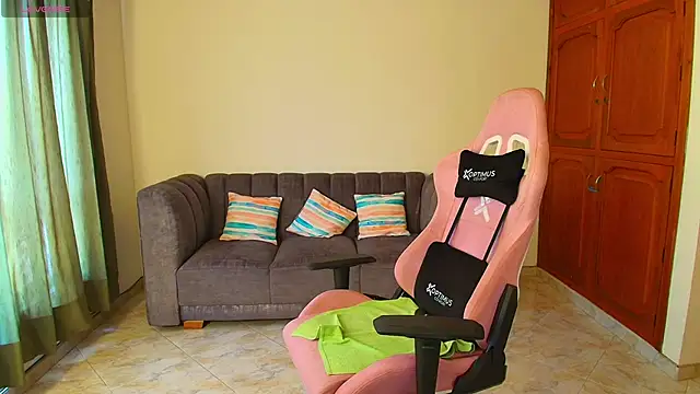 lili_jade222 - Lili_jade222's free webcam - UK Sex Cams