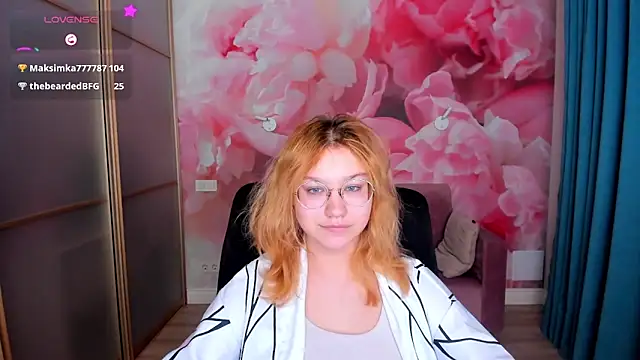 AngelinaLow webcam