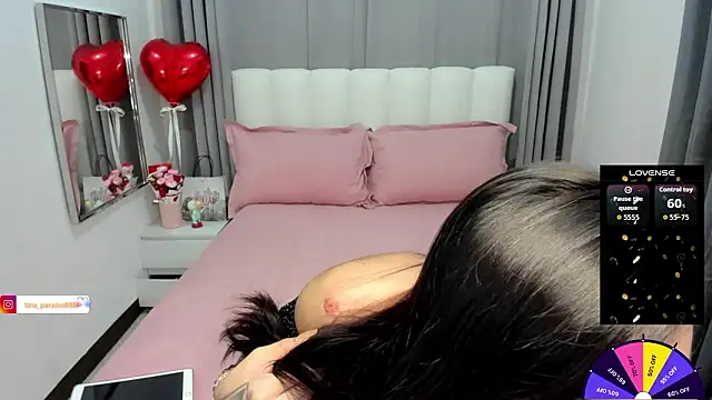 LustfulMonica webcam