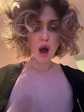 Webcam Model (KellyKeler)  is live.Free join now!