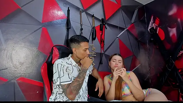 Hana_and_Zeta webcam